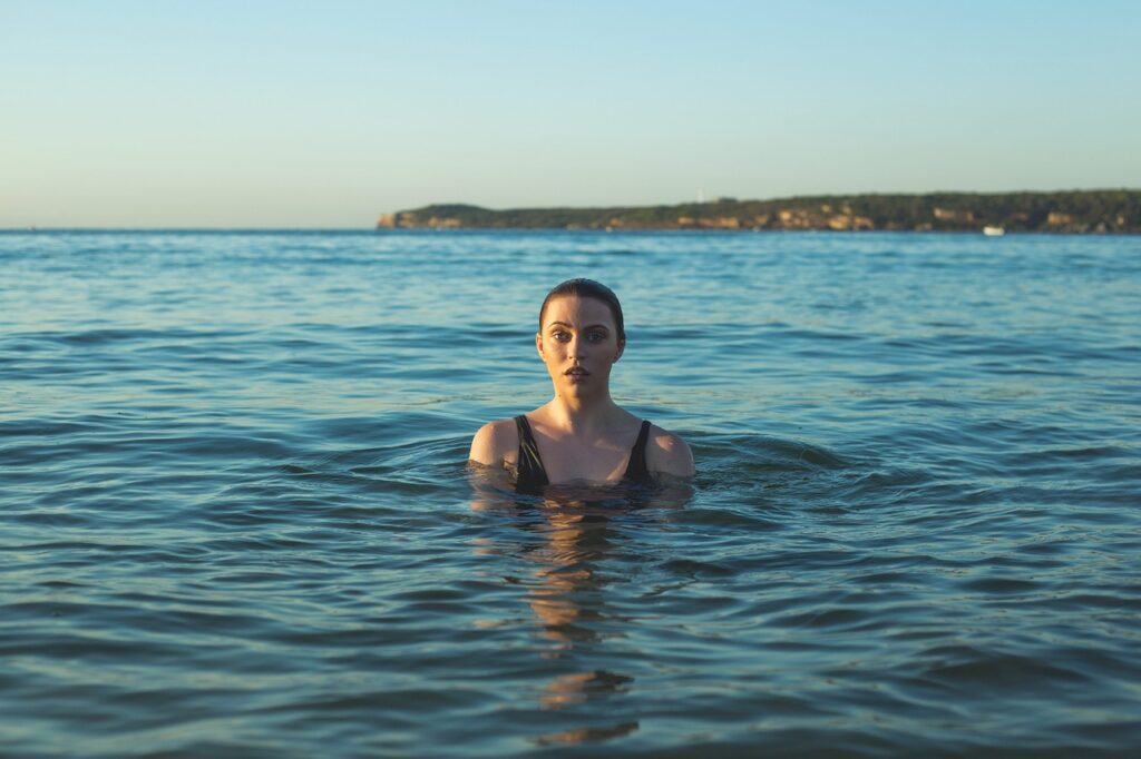 femme en maillot de bain menstruel