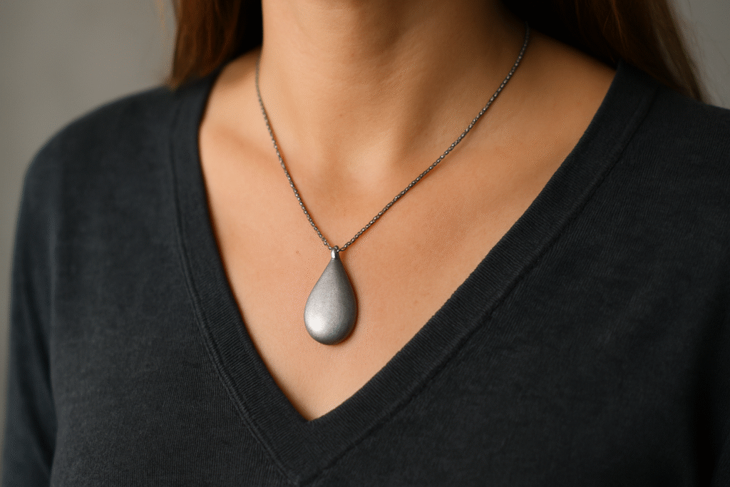 pendentif en étain